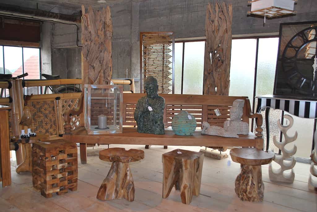 Mobilier et décoration en bois exotique