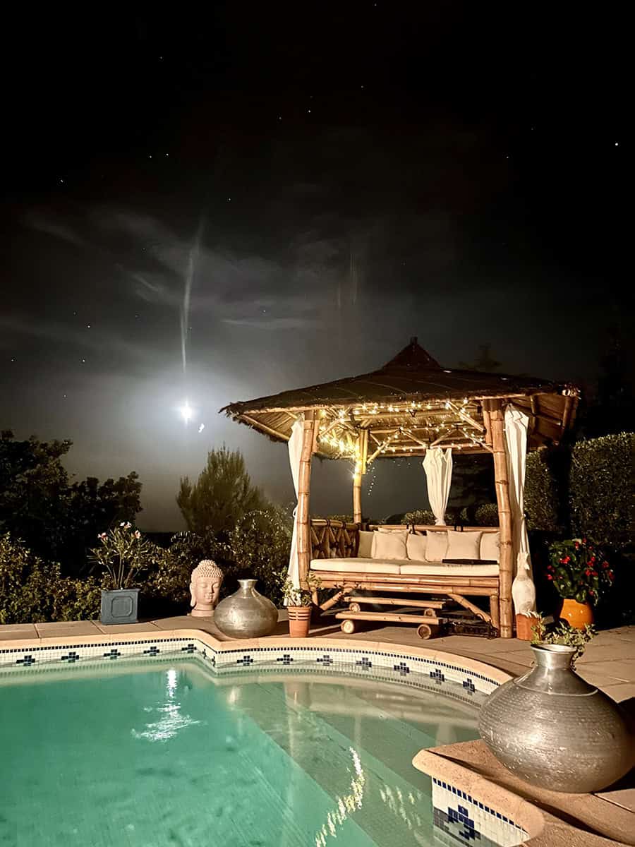 Paillote lit en bambou - Vue de nuit