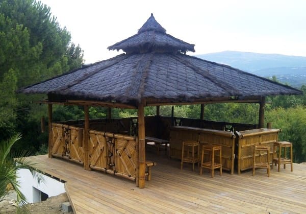 Modèle d'abri bar en bambou sur mesure