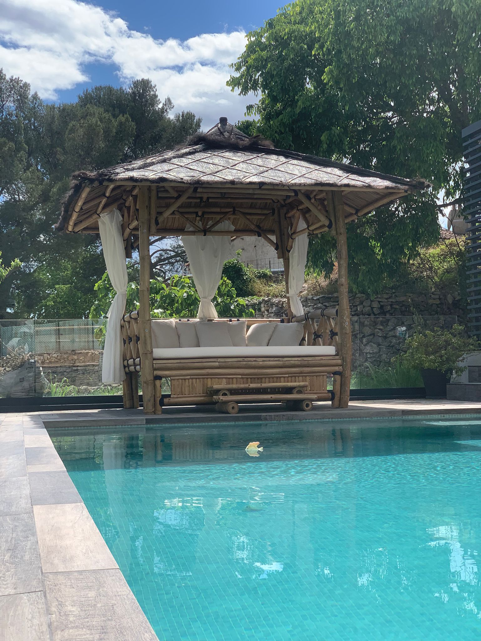 Installation gazebo en bambou à Vaucluse